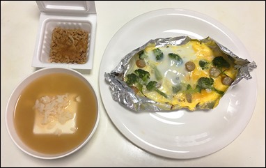 8-2017-03-06 -lunch-yasai-wiener-onion-broccoli-egg-baked